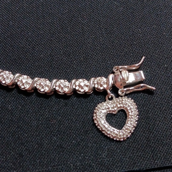 925 Silver Sparkling Tennis Bracelet with Heart Charm - Picture 10 of 10